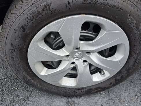 Used 2024 Toyota RAV4 LE AWD/4WD image 11