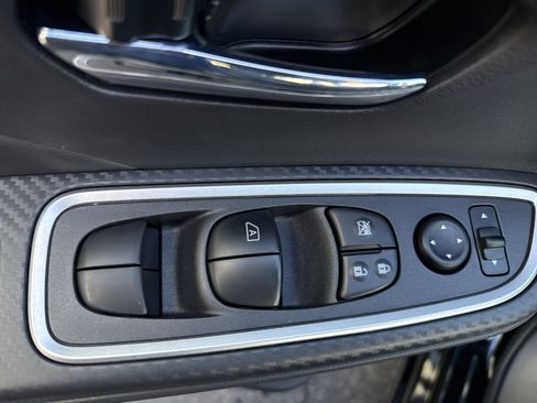 New 2025 Nissan Versa SR w/ Trunk Package image 17