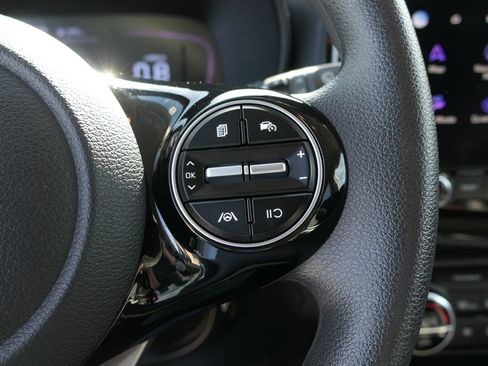 Used 2023 Kia Soul S image 16