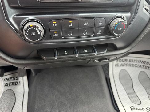 Used 2018 Chevrolet Silverado 1500 Custom w/ Custom Value Package RWD image 19