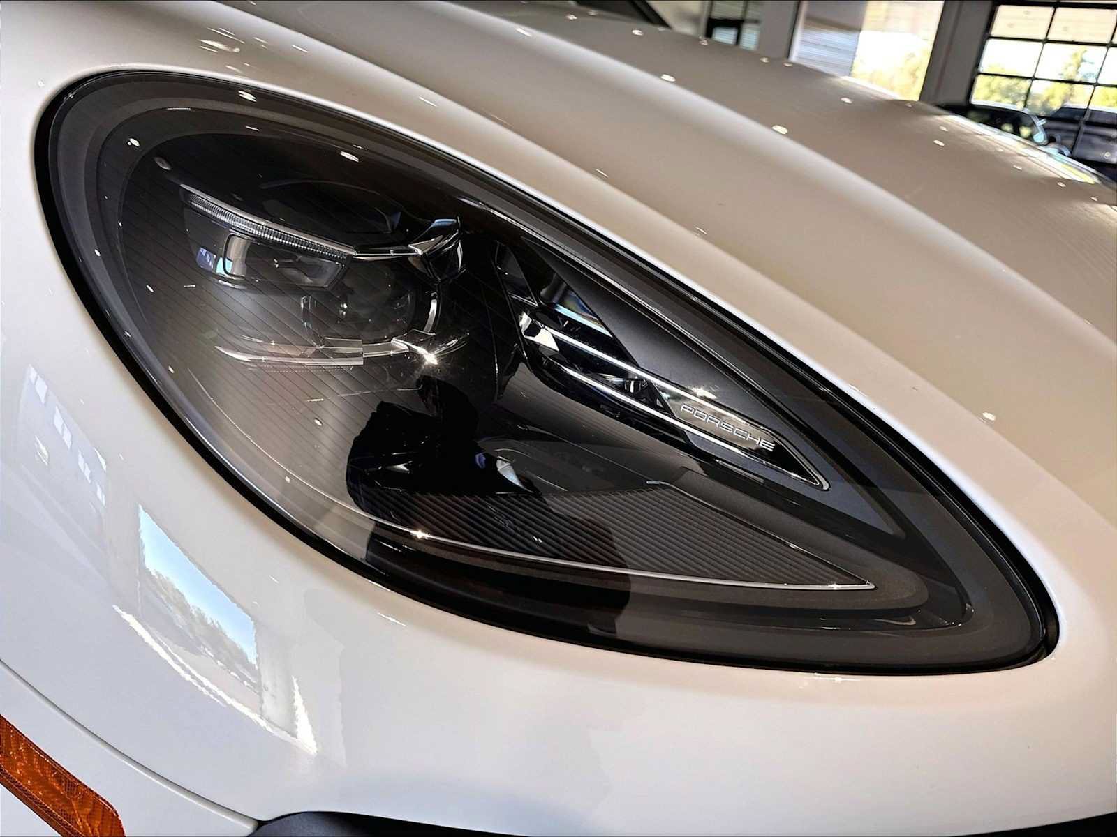 Used 2026 Porsche Macan AWD/4WD image 15