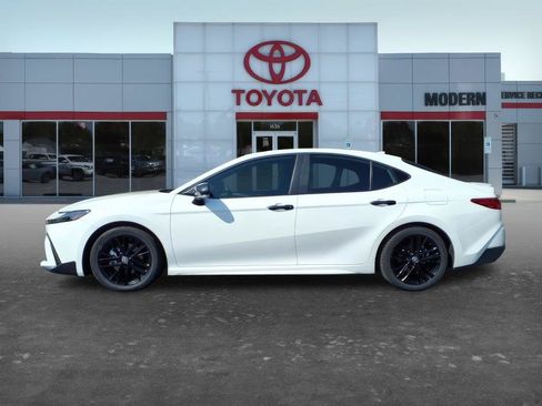 Used 2026 Toyota Camry SE FWD image 2