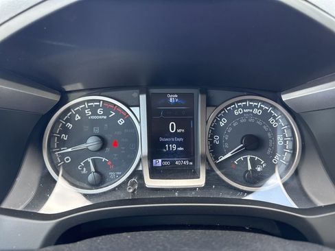 Used 2021 Toyota Tacoma SR5 AWD/4WD image 22