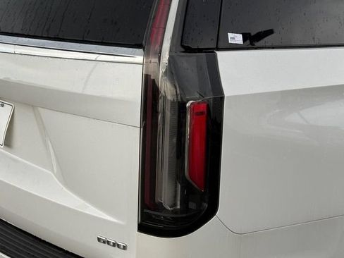 Used 2023 Cadillac Escalade Premium Luxury w/ LPO, Floor Liner Package AWD/4WD image 18