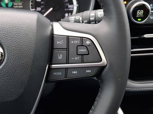 Used 2024 Toyota Highlander XLE image 22