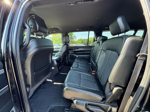 Used 2024 Jeep Wagoneer L Series II w/ Flexible Seating Group AWD/4WD image 37