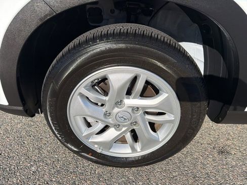 Certified 2025 Hyundai Venue SE image 36