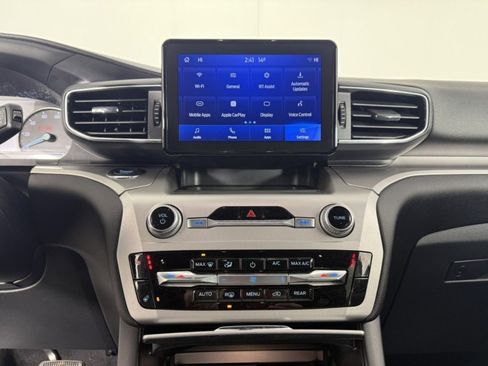 Certified 2022 Ford Explorer XLT w/ Equipment Group 202A image 17