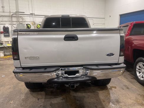 Used 2001 Ford F250 Lariat image 5