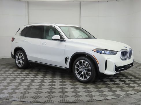 New 2026 BMW X5 xDrive50e AWD/4WD image 3