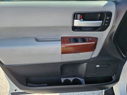 Used 2017 Toyota Sequoia Platinum RWD image 11