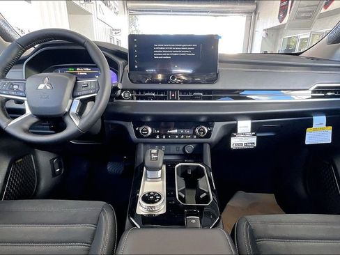New 2026 Mitsubishi Outlander SE FWD image 5