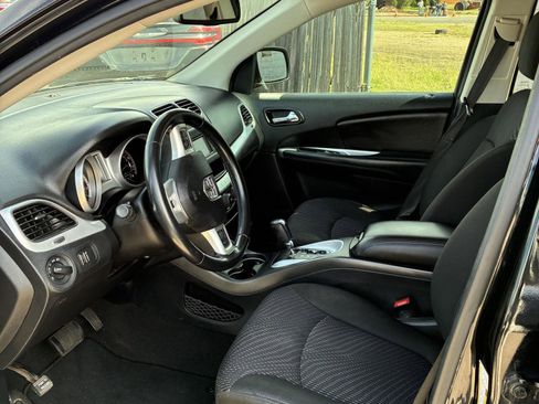 Used 2020 Dodge Journey SE w/ SE Popular Equipment Group image 6