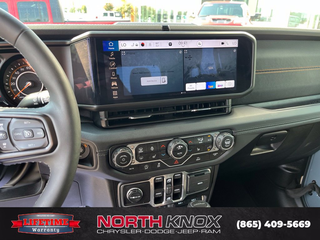 Used 2025 Jeep Gladiator Mojave w/ Convenience Group AWD/4WD image 9
