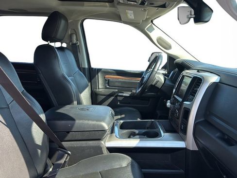 Used 2017 RAM 1500 Laramie AWD/4WD image 9