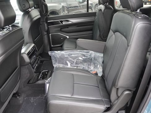 New 2026 Jeep Grand Wagoneer Limited image 12