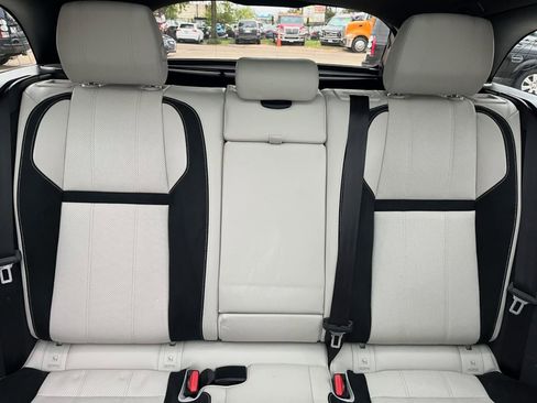 Used 2019 Land Rover Range Rover Velar R-Dynamic SE image 40