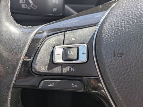 Used 2018 Volkswagen Tiguan SEL image 19