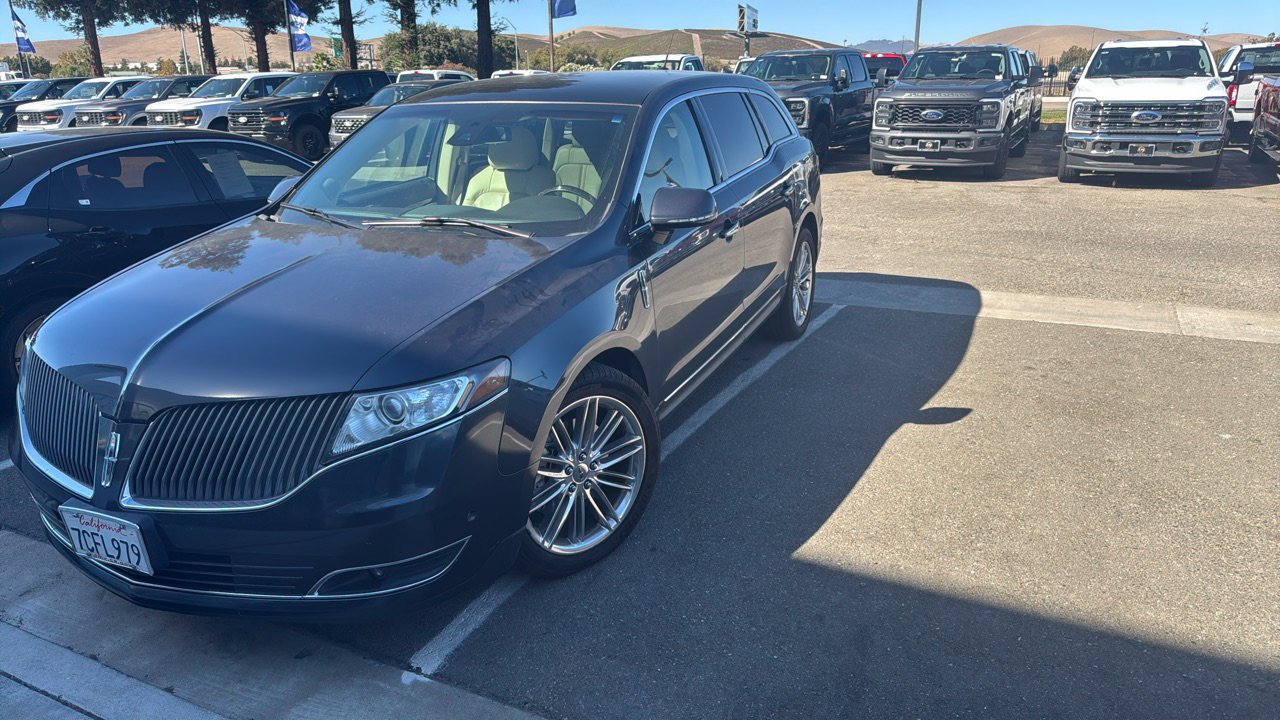 Used 2013 Lincoln MKT AWD image 1
