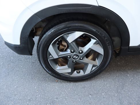 Used 2021 Hyundai Venue SEL FWD image 38