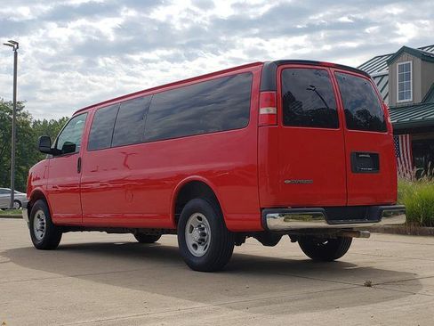 Used 2017 Chevrolet Express 3500 LT w/ LT Preferred Equipment Group RWD image 3