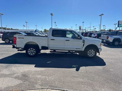 Used 2024 Ford F250 XLT image 3