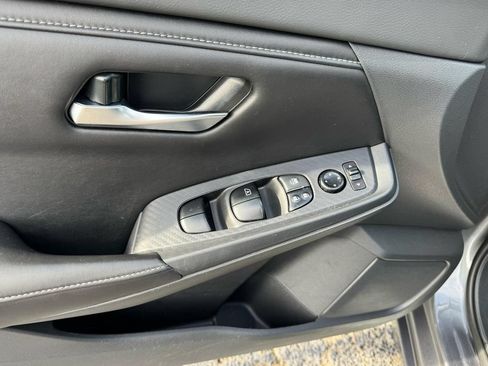 Used 2023 Nissan Sentra SV FWD image 13