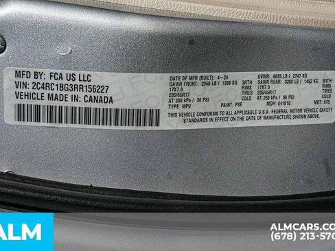 Used 2024 Chrysler Pacifica Touring-L FWD image 58
