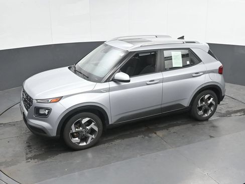 Used 2022 Hyundai Venue SEL FWD image 31