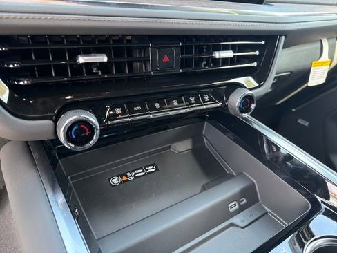 New 2026 Chevrolet Suburban High Country image 32