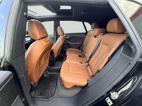 Used 2019 Audi Q8 Premium Plus w/ Premium Plus AWD/4WD image 22