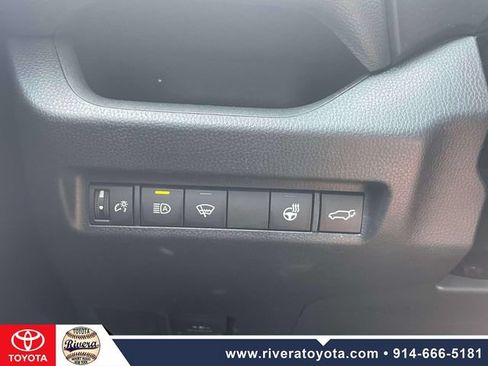 Used 2022 Toyota RAV4 XLE Premium AWD/4WD image 22