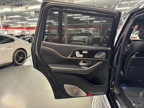 Used 2021 Mercedes-Benz Maybach GLS 600 4MATIC image 15