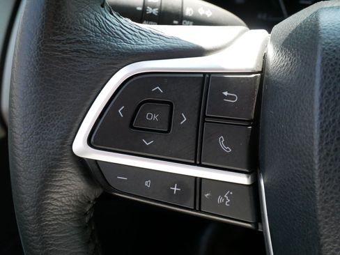 Used 2024 Toyota Sienna XLE FWD image 27