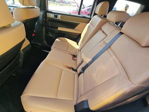 Used 2025 Hyundai Santa Fe Limited image 9