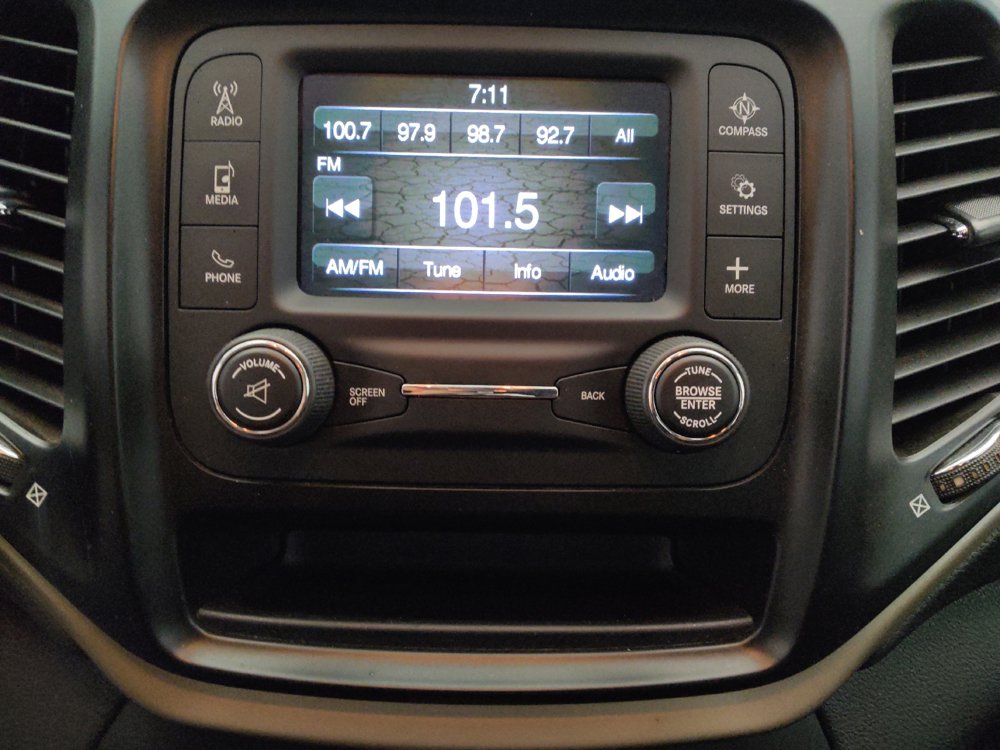 Used 2017 Jeep Cherokee Sport FWD image 25