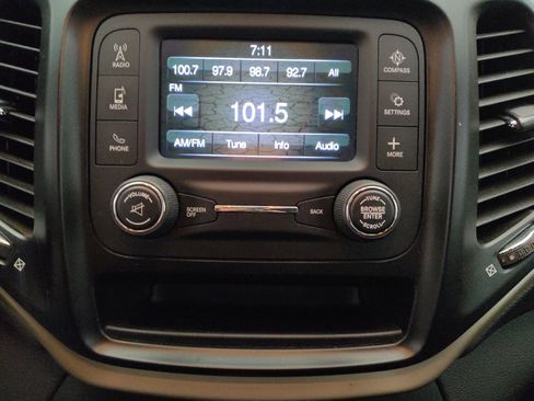 Used 2017 Jeep Cherokee Sport FWD image 25