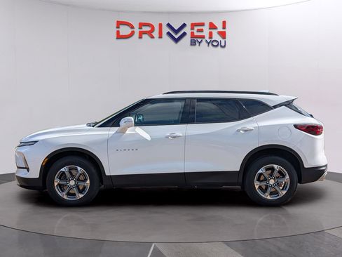 Used 2024 Chevrolet Blazer LT w/ Sound & Technology Package FWD image 2