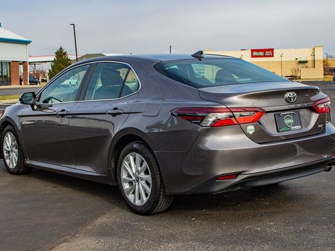 Used 2022 Toyota Camry LE image 5