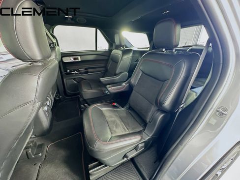 Used 2022 Ford Explorer ST-Line AWD/4WD image 34