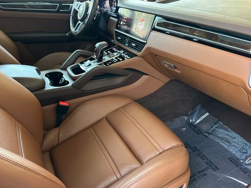 Certified 2023 Porsche Cayenne AWD/4WD image 16