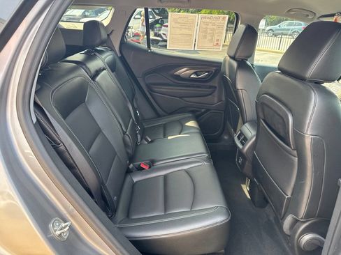 Used 2024 GMC Terrain SLT FWD image 29