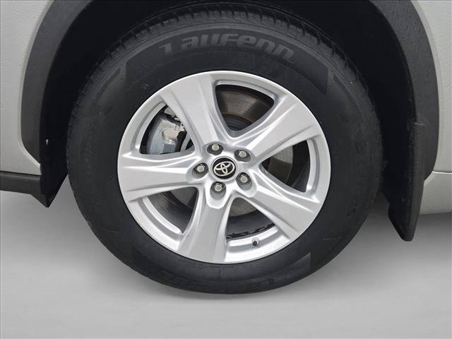 Used 2024 Toyota Highlander LE FWD image 22