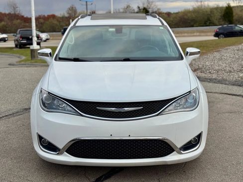 Used 2018 Chrysler Pacifica Limited image 3