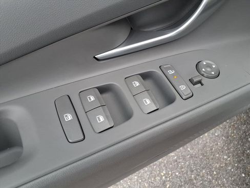 Used 2025 Hyundai Elantra Sport image 17