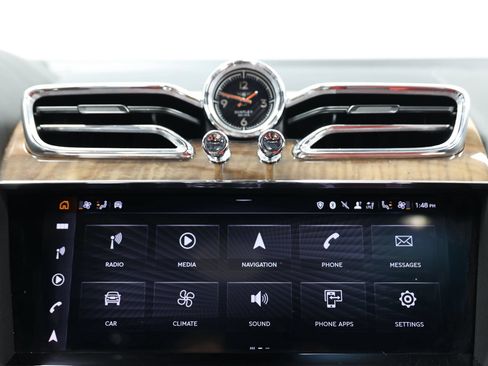 Used 2022 Bentley Bentayga AWD/4WD image 41