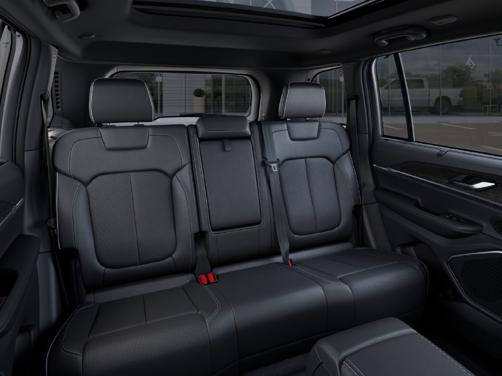 New 2025 Jeep Grand Cherokee Limited w/ Luxury Tech Group II AWD/4WD image 16