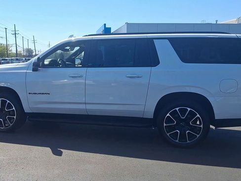 Certified 2022 Chevrolet Suburban RST w/ Luxury Package AWD/4WD image 8