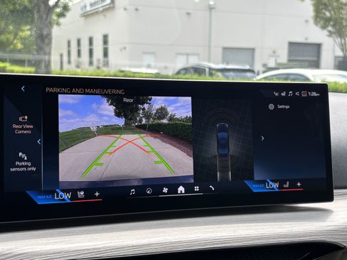 Used 2025 BMW 330i xDrive Sedan w/ Premium Package image 26