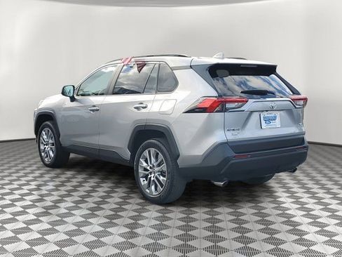 Used 2023 Toyota RAV4 XLE Premium image 4